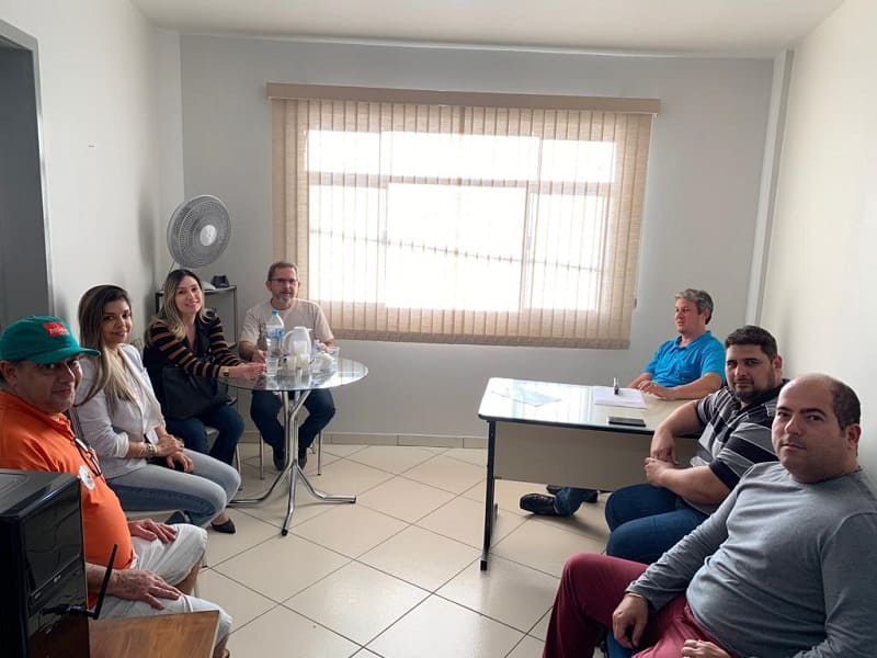 Reunião na Associação Comercial com representantes da Secretaria de Fazenda discute ações para combate aos vendedores ambulantes