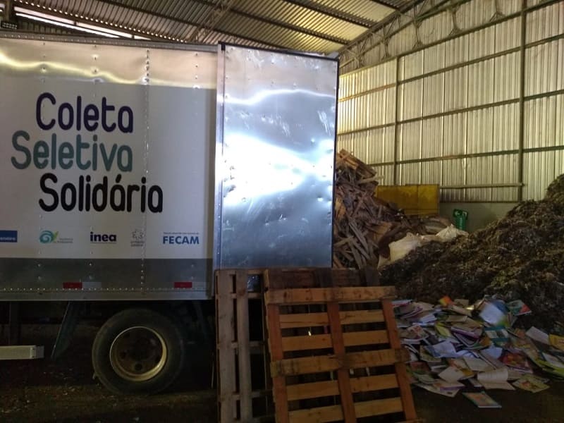 Trajano incentiva coleta de materiais recicláveis e faz descarte correto dos resíduos doados