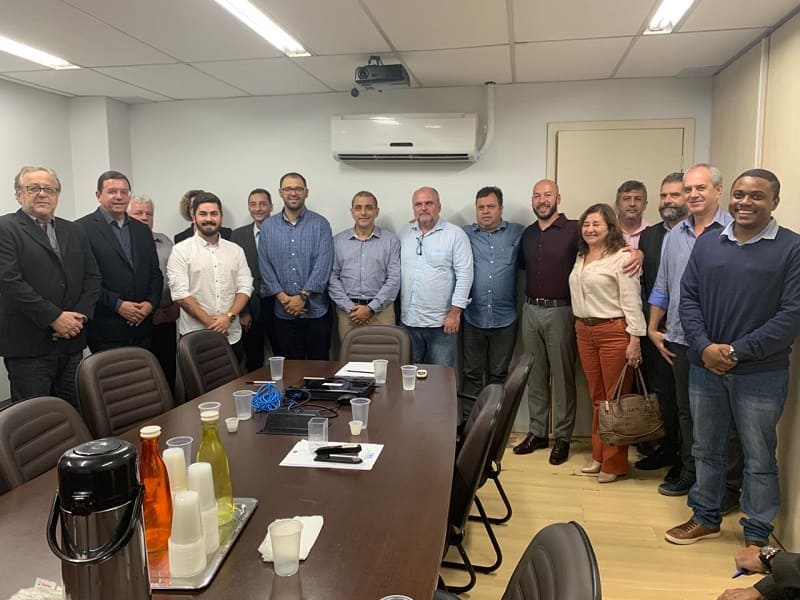Deputado Alexandre Knoploch promove encontro entre a Secretaria de Estado de Saúde com prefeitos e secretários da Região Serrana