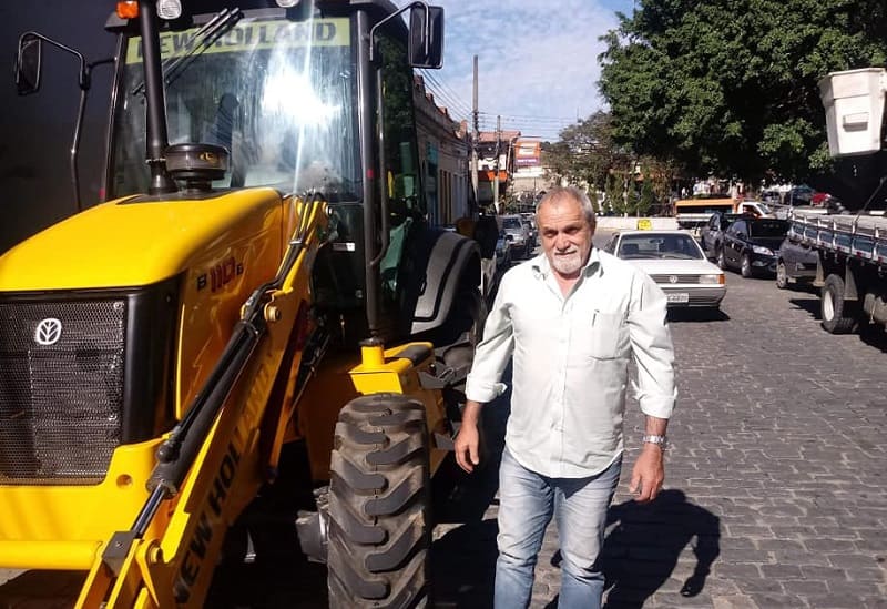 Prefeitura de Bom Jardim compra retroescavadeira