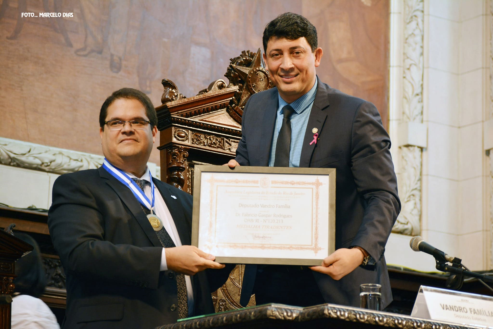 Fabricio Gaspar recebe a Medalha Tiradentes