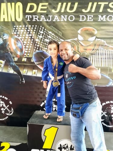 Garoto de 5 anos já conquista medalhas no Jiu Jitsu