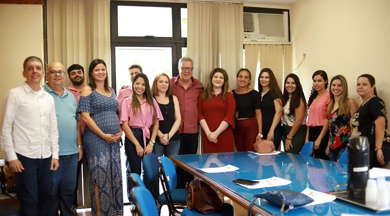 Prefeito dá posse a 10 novos servidores concursados