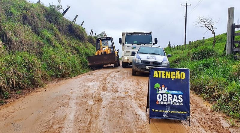 Após chuvas, Secretaria Municipal de Obras de Trajano recupera estradas rurais