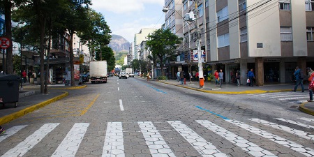 Entidades comerciais de Nova Friburgo sugerem que comerciantes fechem suas lojas por 15 dias