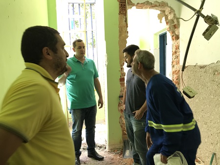 Prefeito vistoria obras de reforma do Posto de Saúde Jalmeir Moraes Viana em Visconde de Imbé
