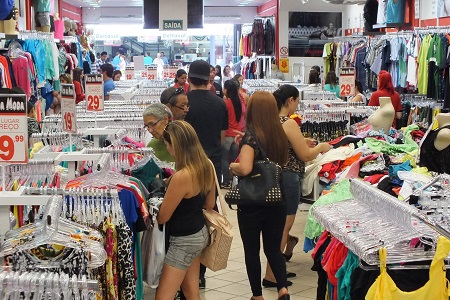 Comércio pode abrir no feriado de 12 de outubro e estender horário antes do Dia das Crianças
