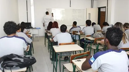 Não há previsão de retorno às aulas presenciais, diz Seeduc em audiência da Alerj