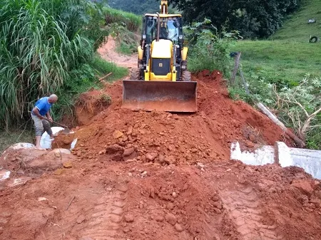 Secretaria de Obras e Serviços públicos de Trajano de Moraes realiza várias ações ao mesmo tempo