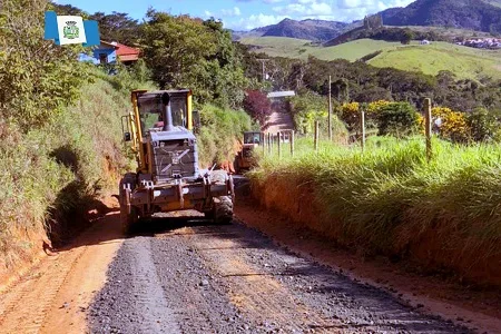 Prefeitura de Duas Barras faz melhorias em estradas