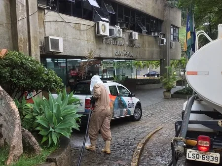 Prefeituras de Cantagalo, de Cordeiro e de Trajano higienizam pontos públicos das cidades