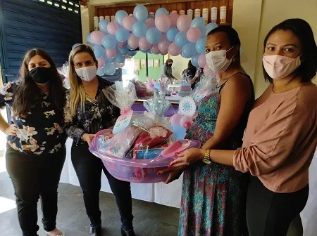 Assistência Social de Trajano de Moraes entrega kits bebê para gestantes