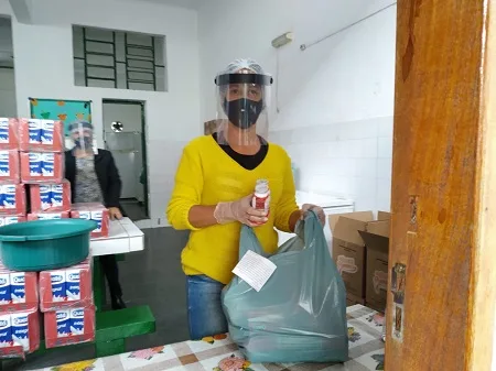 Secretaria de Educação de Cantagalo realiza entrega de kits alimentícios a todos os 2115 alunos da Rede Municipal de Ensino