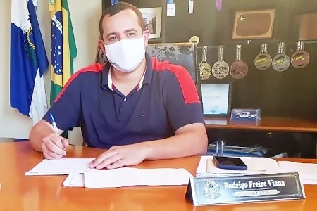 Rodrigo Viana prorroga decreto até 31 de dezembro que suspende aulas presenciais em Trajano de Moraes