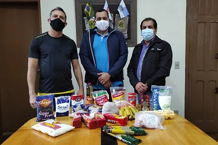 Prefeitura de Trajano de Moraes entrega kit alimentação aos alunos da Rede Municipal