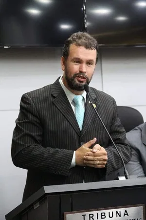 Vereador de Nova Friburgo pede suspensão da Cobrança de Iluminação Pública
