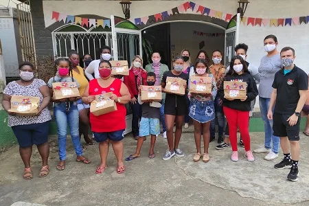 Assistência Social de Trajano de Moraes entrega kit Julino