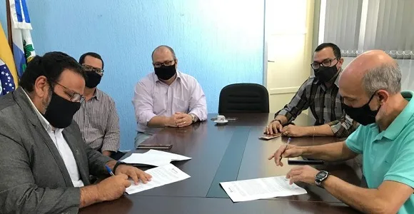 Prefeitura de Itaocara assina acordo com a UENF para projetos de pesquisas, estádios e de extensão