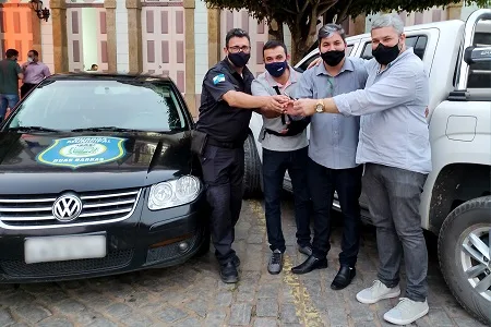 Prefeitura recebe doação de veículo da Câmara de Vereadores de Duas Barras