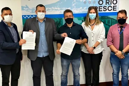 Trajano de Moraes assina convênio de linha de microcrédito da Agerio