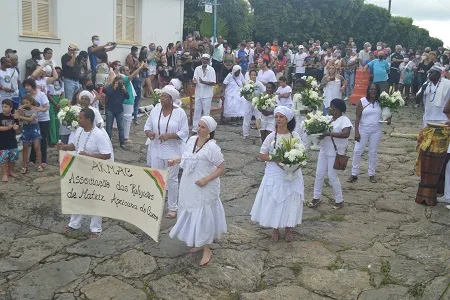 Dia da Consciência Negra é marcado por lavagem de ladeira construída por escravos em Carmo