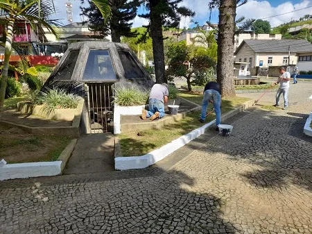 Prefeitura revitaliza Praça Nilo Peçanha em Trajano de Moraes