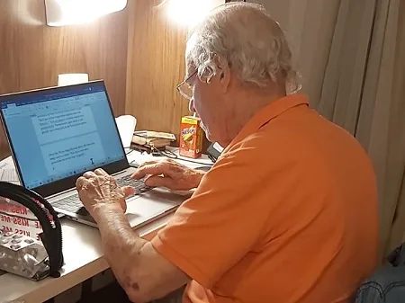 “A vida em pedaços: causos”, por Celso Frauches