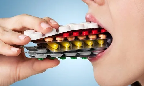 Nova onda da Covid-19 e casos de gripe aumenta busca por medicamentos nas farmácias; especialista destaca os riscos da automedicação