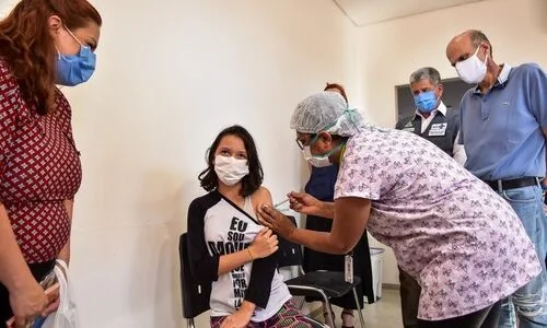 Brasil começa a vacinar crianças de 5 a 11 anos contra Covid-19