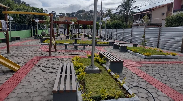 Praça é inaugurada em Valparaíso no Carmo