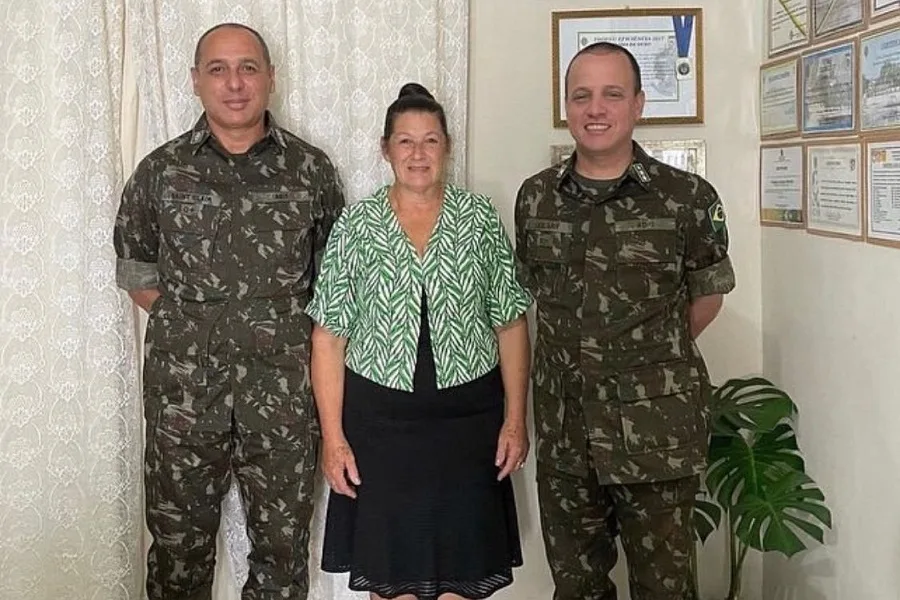 Após 41 anos de trabalho, funcionária se aposenta na Junta Militar de Trajano de Moraes