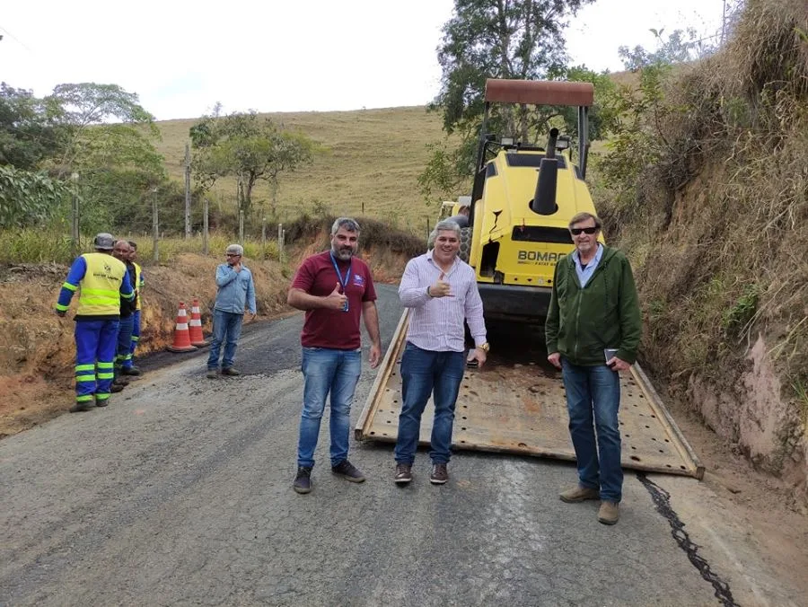 Trabalho conjunto entre a Prefeitura e o Der na RJ 144 – Duas Barras/Carmo