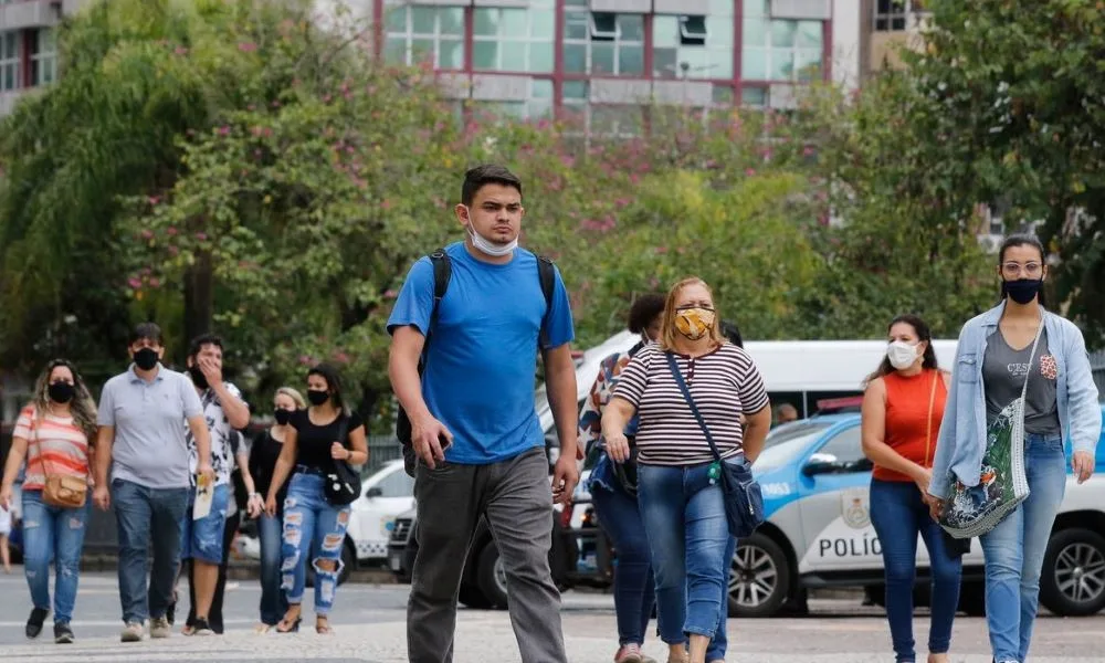 Casos de Covid estão cada vez mais reduzidos e cai o uso de máscara