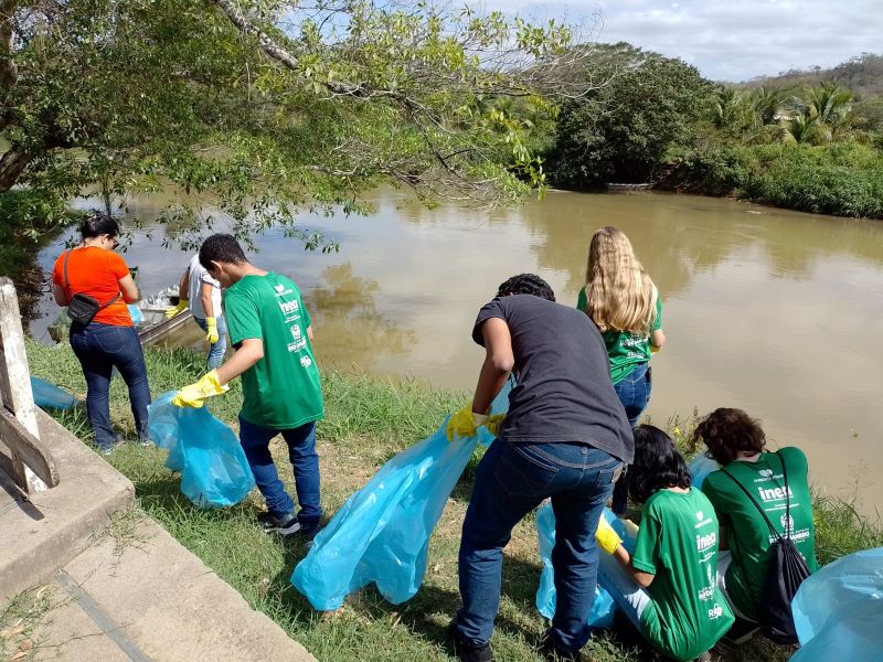 Secretarias promovem mutirão de limpeza no Rio Paraíba, em Itaocara