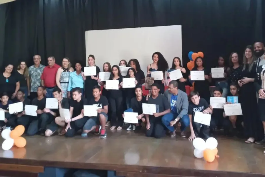 Bom Jardim entrega certificados do projeto Mente Brilhante