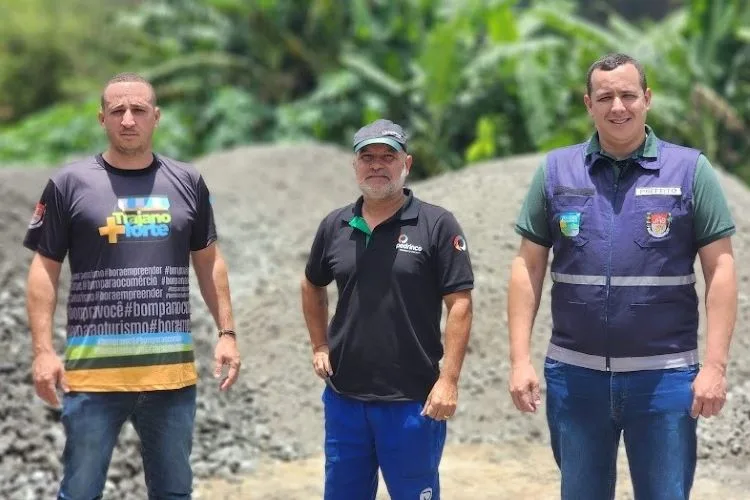 Secretaria realiza ações nas estradas vicinais de Trajano de Moraes
