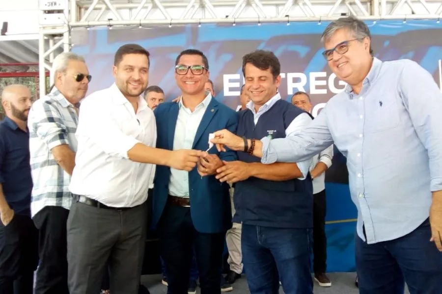 Nova Friburgo recebe três ambulâncias de UTI do Governo do Estado