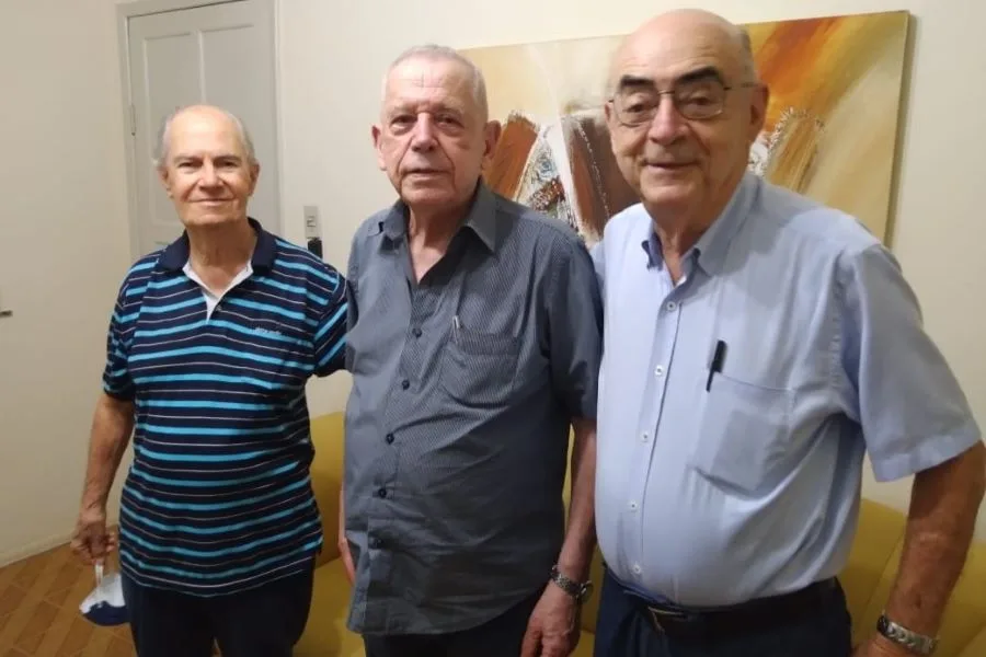 “Perda de Amigos & reencontros”, por Celso Frauches