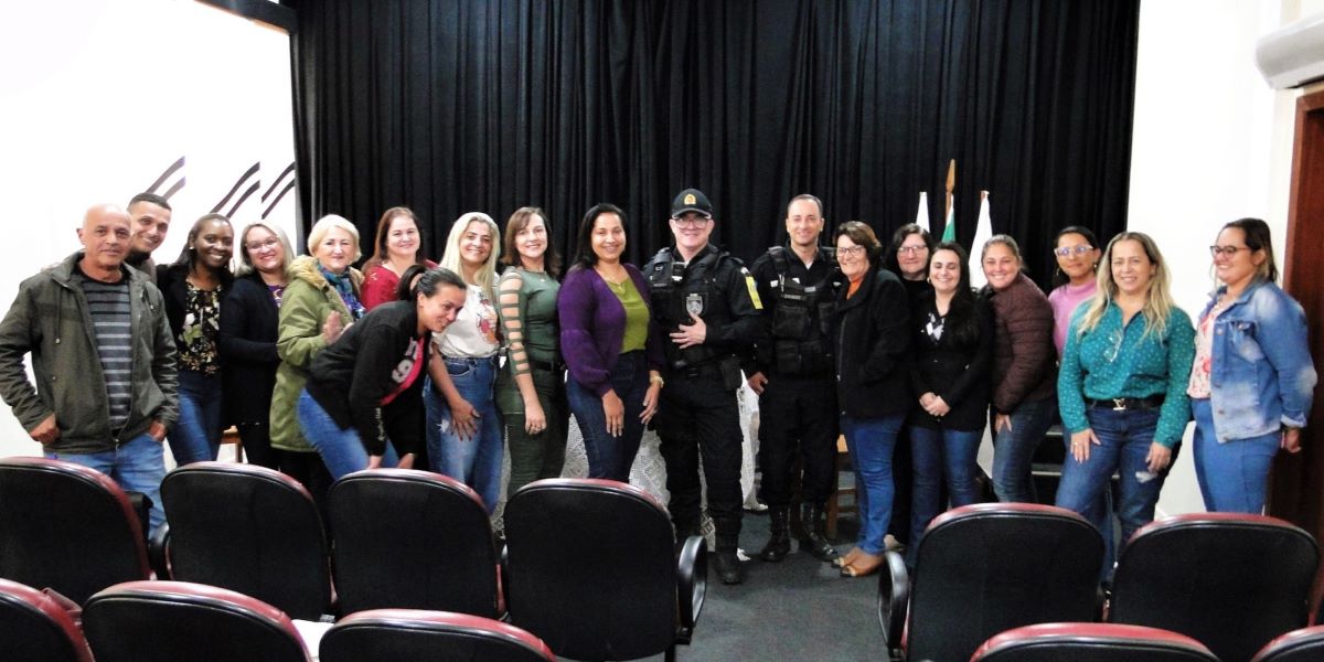Polícia Militar realiza reunião com professores em São Sebastião do Alto