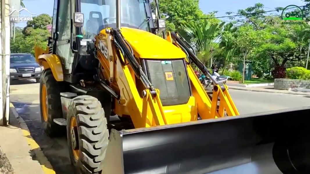 Prefeitura de Itaocara compra máquina retroescavadeira