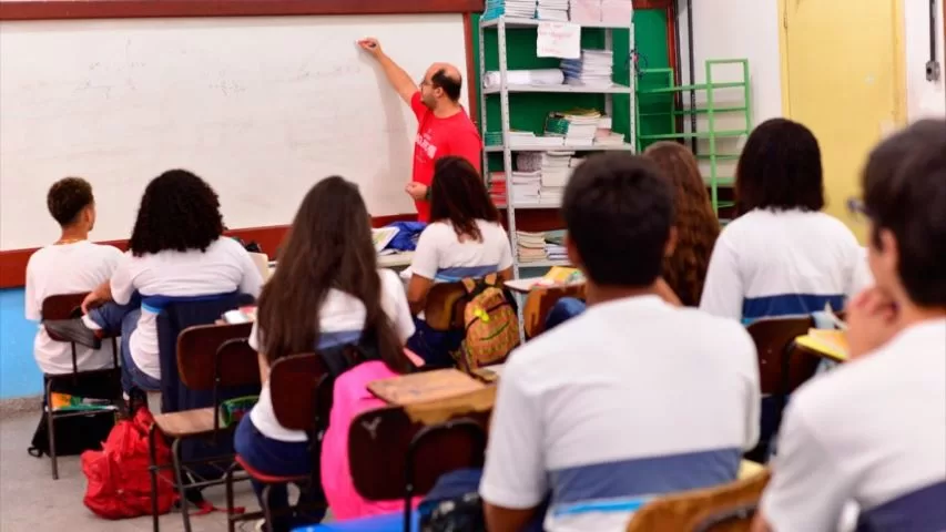 Prefeitura de Trajano de Moraes aplica piso salarial nacional aos profissionais da educação