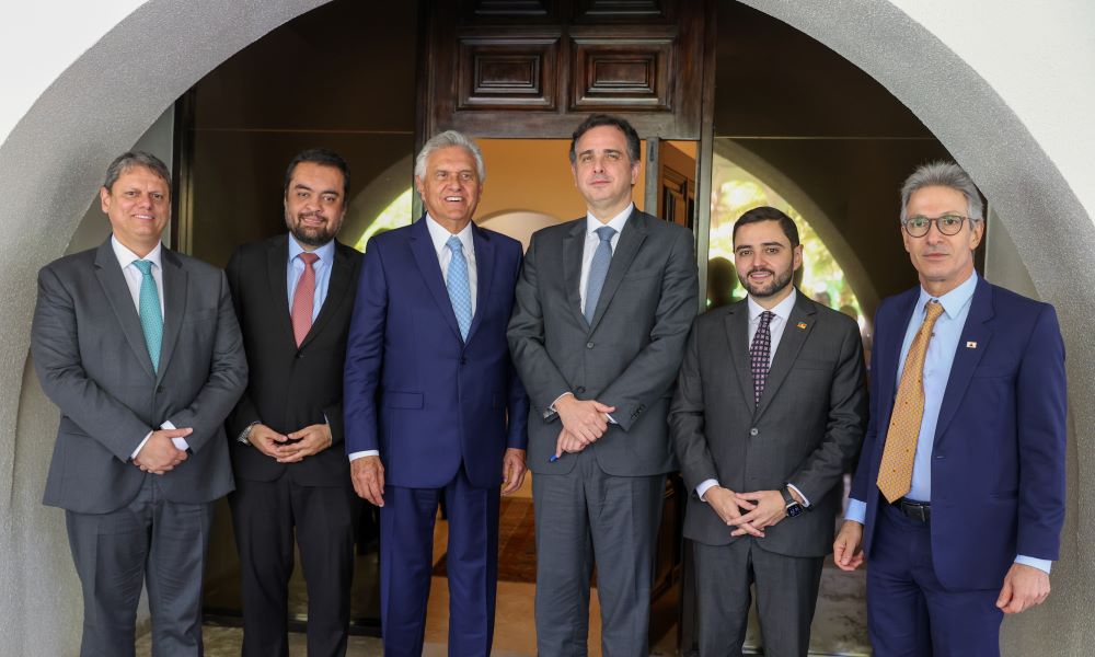 O governador Cláudio Castro se reuniu, com o presidente do Senado, Rodrigo Pacheco e governadores para discutir a renegociação das dívidas dos Estados com a União - Foto: Rafael Campos