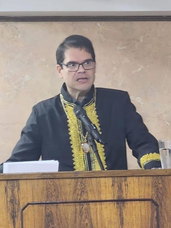 Advogado Fabrício Gaspar recebe títulos na Câmara de Duque de Caxias e na Academia Duquecaxiense de Letras e Artes