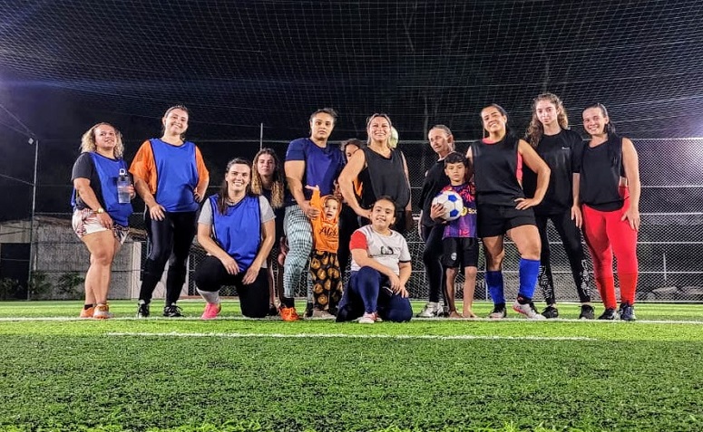 Mãe e filha se destacam como incentivadoras do futebol feminino em Duas Barras