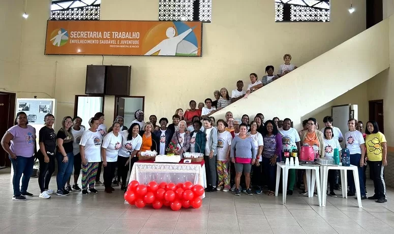 Melhor idade é homenageada pelo Dia das Mães em Macuco