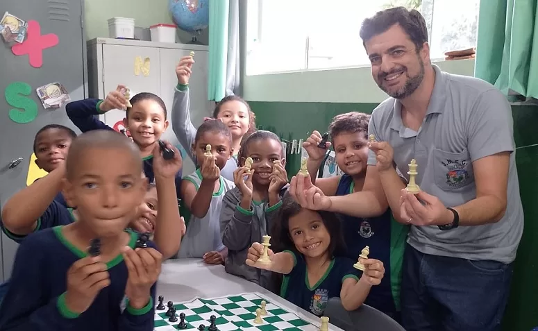 Secretaria de Educação realiza projeto “Xadrez nas Escolas” em Cantagalo