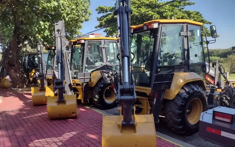Governo Federal entrega maquinário agrícola para municípios fluminenses