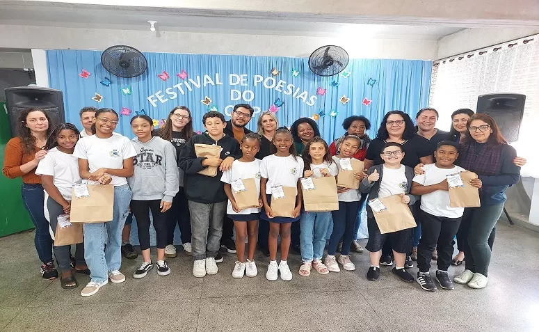 Festivais de poesia das escolas municipais são realizados em Macuco
